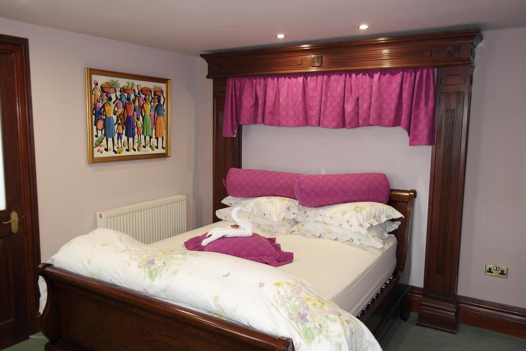 Little Red Rooster Rest Hotel Tenby Room photo